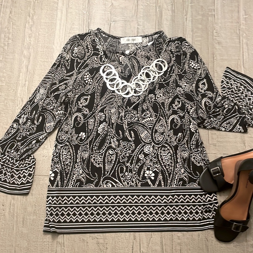 Jones Studio NWT 3/4 Butterfly Sleeve Black & White Paisley Print Small Top